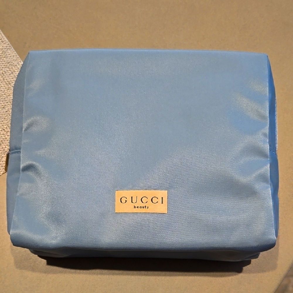 New never used GUCCI zipper pouch clutch bag in beautiful Blue Silver 8x6 1/2 in - Picture 1 of 9